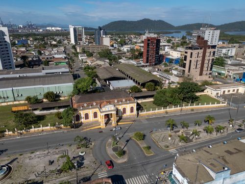 Vista de drone da antiga Estação Ferroviária Dom Pedro II - avenida Arthur de Abreu - praça Almirante Tama