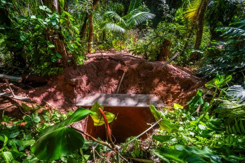 Construção de fossa séptica residencial em área de mata atlântica