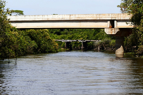 Pontes sobre o Rio Mutum -