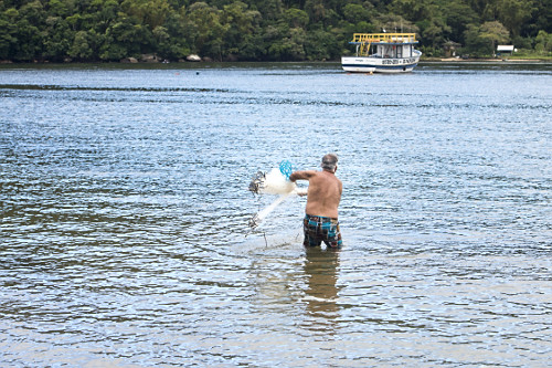 Pesca de tarrafa no Canal de Bertioga - 