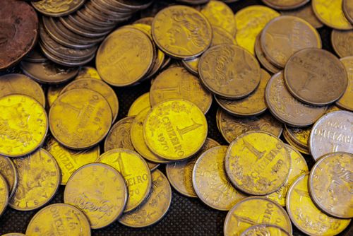 Moedas de colecionador numismata à venda na feira de artesanato na Praça da República 