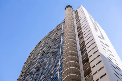 Escada de emergência - incêndio externa em prédio no centro da cidade
