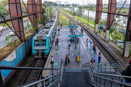 Plataforma de embarque da Estação Santo Amaro Linha 5 - Lilás do Metrô