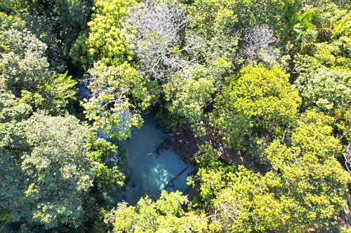 Vista de drone do Fervedouro Bela Vista no Parque Estadual do Jalapão