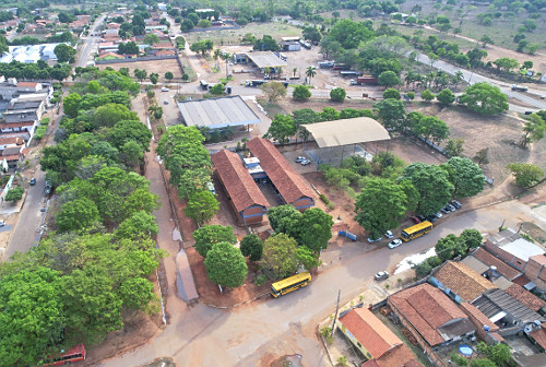 Vista de drone da Escola Municipal João Gontijo Ferreira