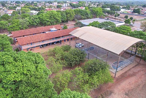 Vista de drone da Escola Municipal João Gontijo Ferreira
