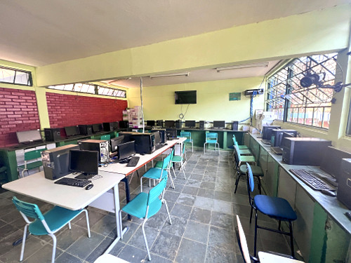 Sala de aula de informática da Escola Municipal João Gontijo Ferreira