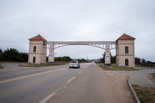 Portal na entrada da cidade na BR-116 - Costa Doce