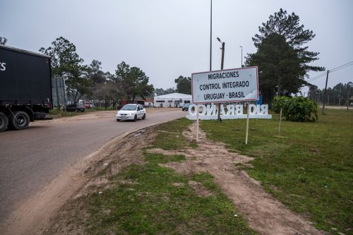 Posto de Controle Migratório - aduana de Rio Branco - departamento de Cerro Largo - Uruguai fronteira com Jag