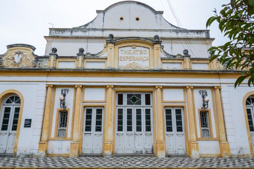 Fachada do Teatro Politeama Esperança ou Theatro Esperança - centro histórico - fronteira com Rio Branco no