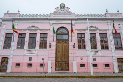 Prefeitura Municipal no centro histórico - fronteira com Rio Branco no Uruguai