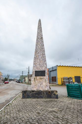 Obelisco de Mauá nas imediações do local onde nasceu Irineu Evangelista de Souza o Barão e depois Visconde