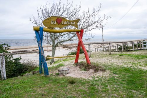 Letreiro de Eu amo Capilha na Praia da Capilha - distrito do Taim