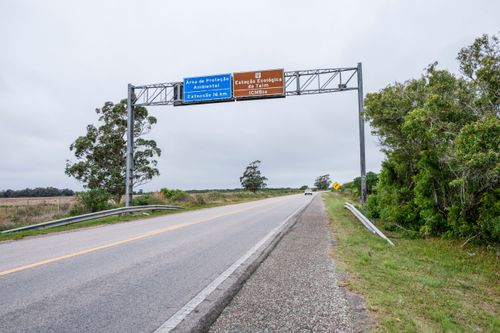 Sinalização aérea da Estação Ecológica do Taim na Rodovia BR-471