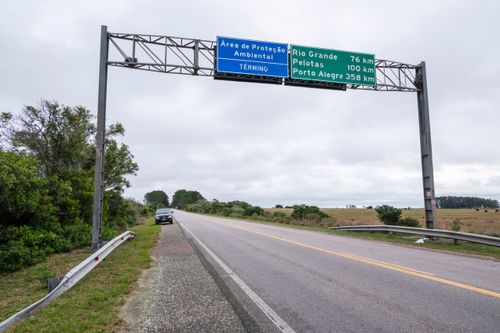 Sinalização aérea de término da área de proteção ambiental e distância dos municípios de Rio Grande -