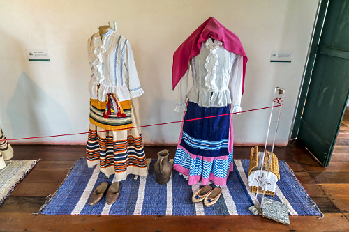 Trajes de camponesas - Museu Etnográfico Casa dos Açores - balneário São Miguel