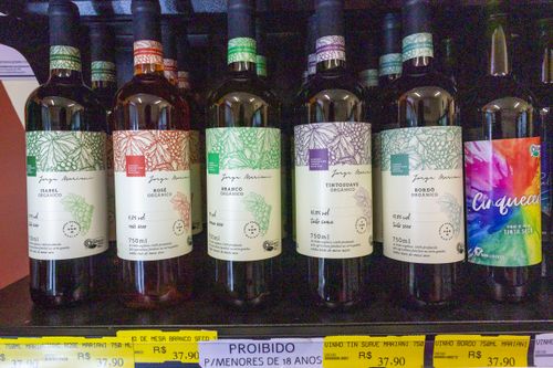 Vinhos orgânicos à venda em loja
