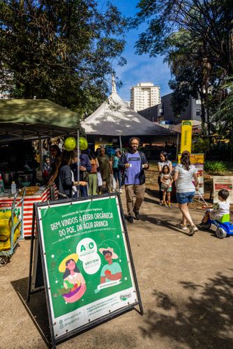 Placa de boas-vindas à feira orgânica no Parque Doutor Fernando Costa conhecido como Parque da Água Branca