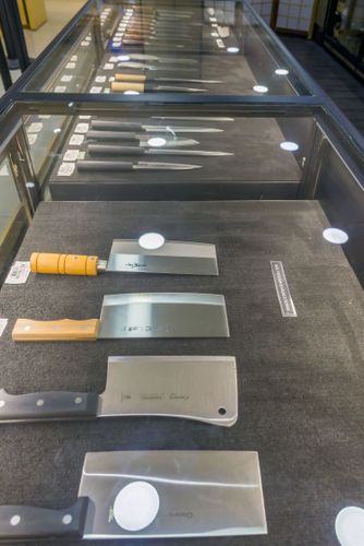 Facas de origem japonesa à venda em loja do bairro Liberdade