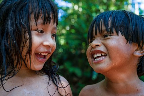 Crianças indígenas da etnia Guarani - Terra Indígena Ribeirão Silveira