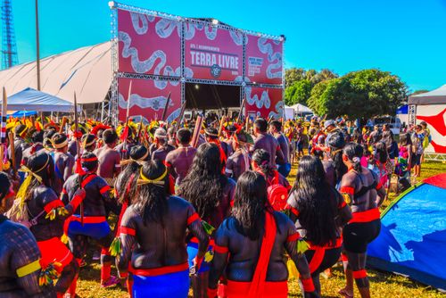 Indígenas no acampamento Terra Livre - ato pela demarcação e contra mineração em terras indígenas