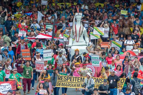 Réplica da estátua da Justiça como símbolo de reivindicação dos direitos dos povos originários no 21º