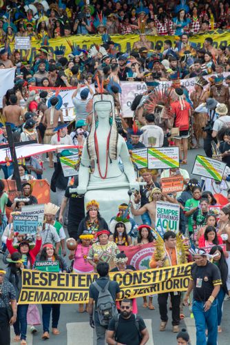 Réplica da estátua da Justiça como símbolo de reivindicação dos direitos dos povos originários no 21º