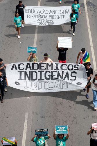 Ato pela demarcação e contra mineração em terras indígenas no 21º ATL Acampamento Terra Livre - mobiliza