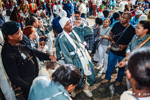 Reinado de Nossa Senhora do Rosário - grupo Moçambique Mandamento - festa de elevação das bandeiras de N. 