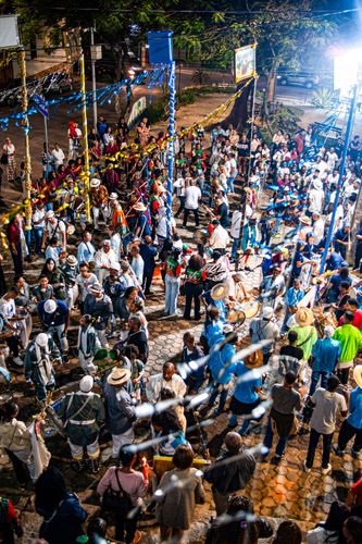 Reinado de Nossa Senhora do Rosário - elevação das bandeiras de Nossa Senhora do Rosário , N. Sra. das Mer