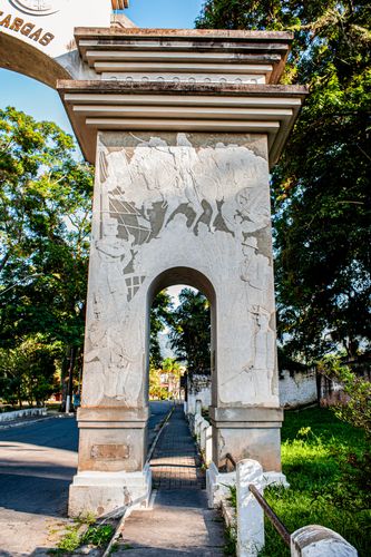 Coluna do pórtico da Fábrica Presidente Vargas projetado pelo artísta plástico e escultor Antônio César 