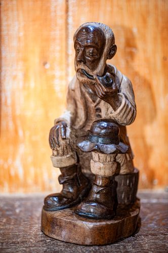 Escultura em madeira de Preto Velho - obra de Benedito da Silva Santos - Ditinho Joana