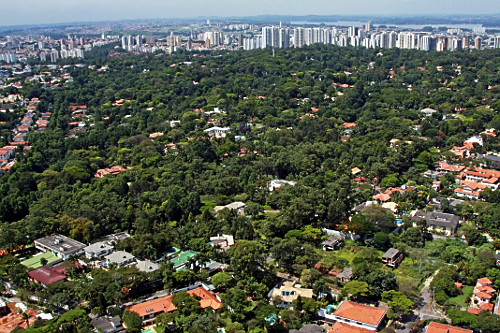 Bairro do Brooklin e Chácara Flora ao fundo - zona sul da cidade de São  Paulo | Pulsar Imagens | Banco imagens do Brasil