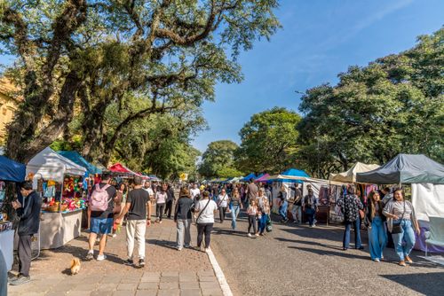 Feira de artesanato conhecida como Brique da Redenção no Parque Farroupilha - conhecido como Parque da Reden
