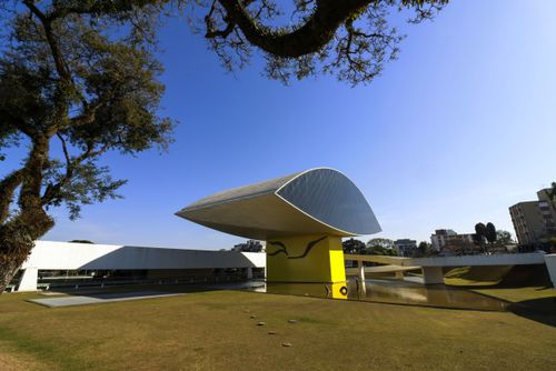 MON Museu Oscar Niemeyer - projeto de Oscar Niemeyer - USO SOMENTE MEDIANTE CONSULTA A FUNDAÇÃO OSCAR NIEMEY