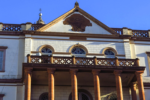 Detalhe de frontão da Cúria da Catedral Metropolitana  - 