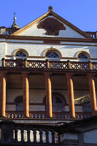 Detalhe de frontão e colunas da Cúria da Catedral Metropolitana  - 