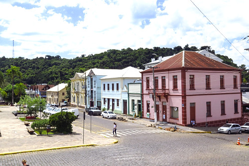Casas com arquitetura típica italiana - Praça Garibaldi - 