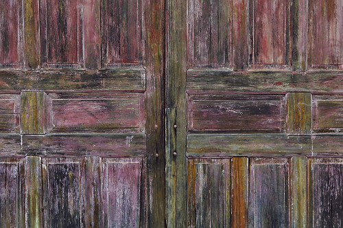 Detalhe de portas de madeira - 
