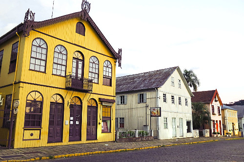 Casa de Neni com arquitetura italiana - centro histórico
