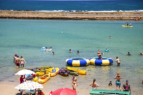 Banhistas na Praia de Muro Alto - Porto de Galinhas - 