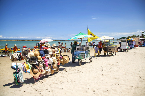 Comércio ambulante na Praia de Muro Alto - Porto de Galinhas - 