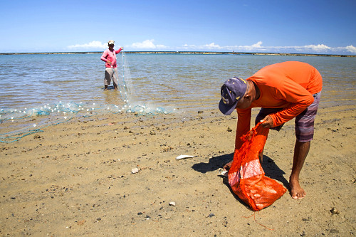 Pescadores na Praia de Muro Alto - Porto de Galinhas - 