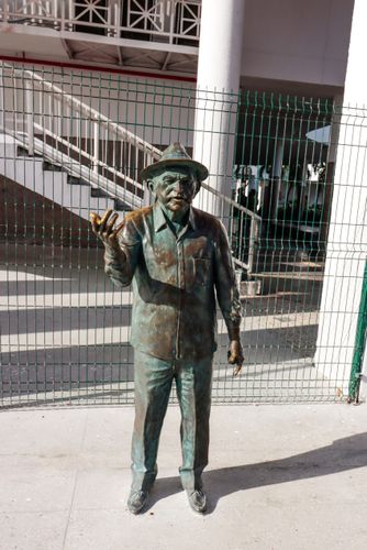Escultura em homenagem à Antônio Gonçalves da Silva - conhecido como Patativa do Assaré- obra de Murilo S�