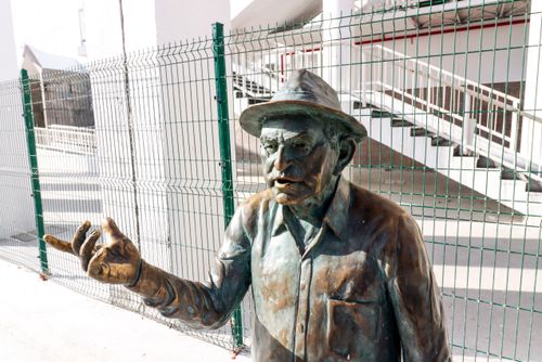 Escultura em homenagem à Antônio Gonçalves da Silva - conhecido como Patativa do Assaré- obra de Murilo S�