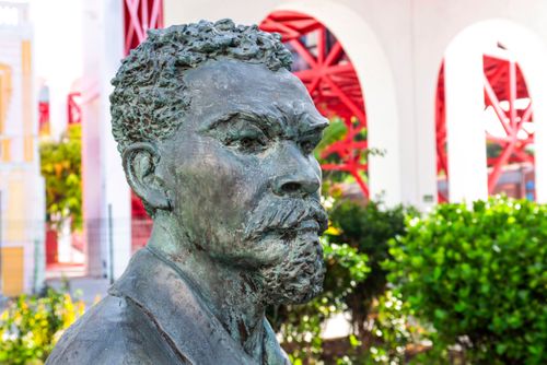 Escultura em homenagem à Francisco José do Nascimento o Chico da Matilde e o Dragão do Mar - líder do Movi
