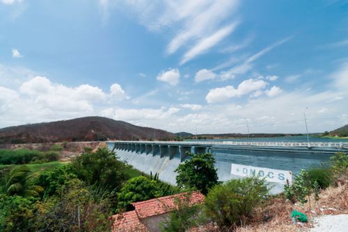 Barragem de Quixeramobim também chamada oficialmente de Açude Engenheiro José Cândido de Castro de Paula P