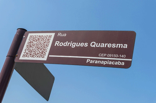Contêiner de coleta mecanizada da varrição - possui tecnologia QR Code ...