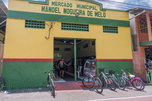 Mercado Municipal Manoel Nogueira de Melo - bicicletas estacionadas - município não têm automóveis