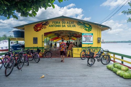 Feira do Açaí Antônio da Silva - principal ponto de escoamento e comercialização do frutos 